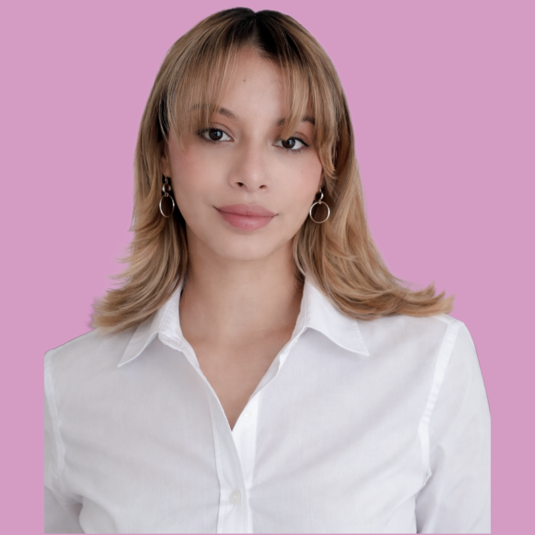 Perla Flores, graphic designer and digital creative